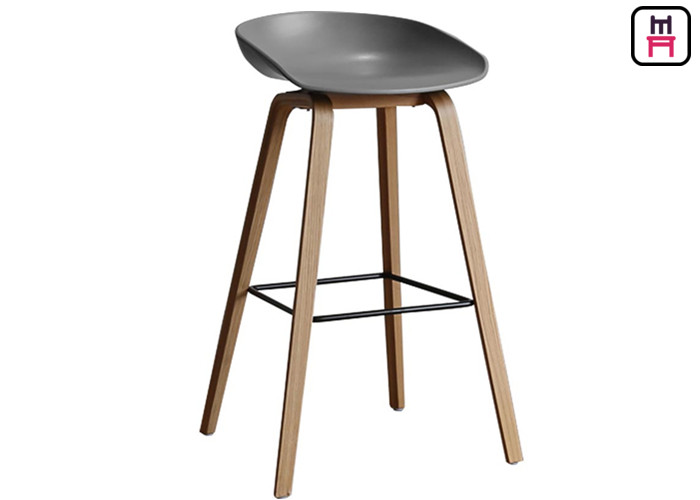 Nodic Egg Chair Plastic Counter Stools , Egg Bar Stool Modern PP Wood Frame